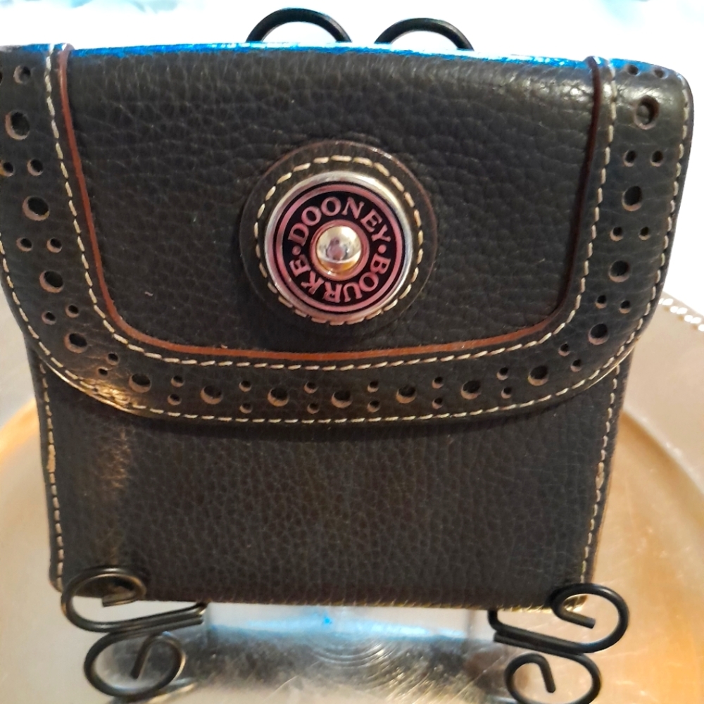 Dooney & Bourke wallet EUC